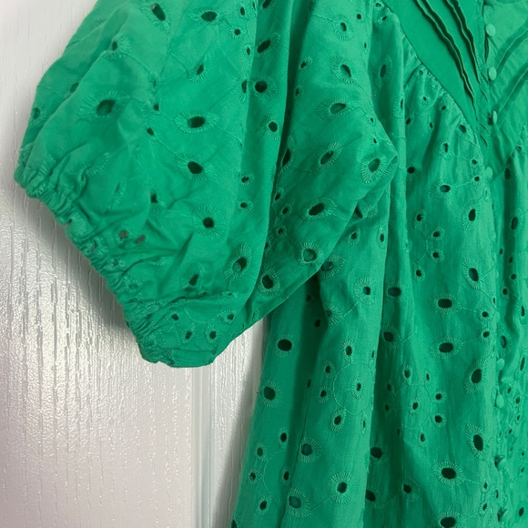 Women’s Eyelet Top NWOT Size Small Green - Picture 5 of 6